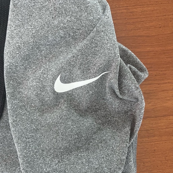 🔥 Nike Pro Hyperwarm Dri-FIT Cinch Neck Top – Size L Gray Long Sleeve ✔️ - Picture 3 of 10